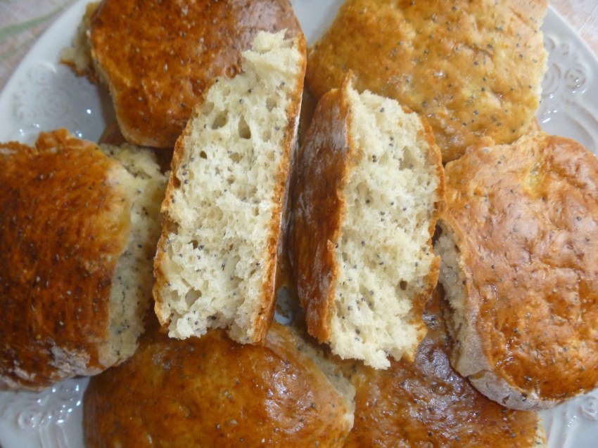 Сдобные булочки с маком