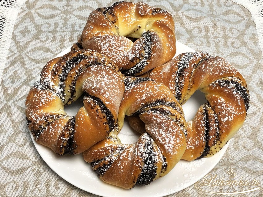 Дрожжевые булочки с маком