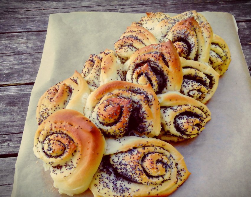 Бриошь с маком каравай