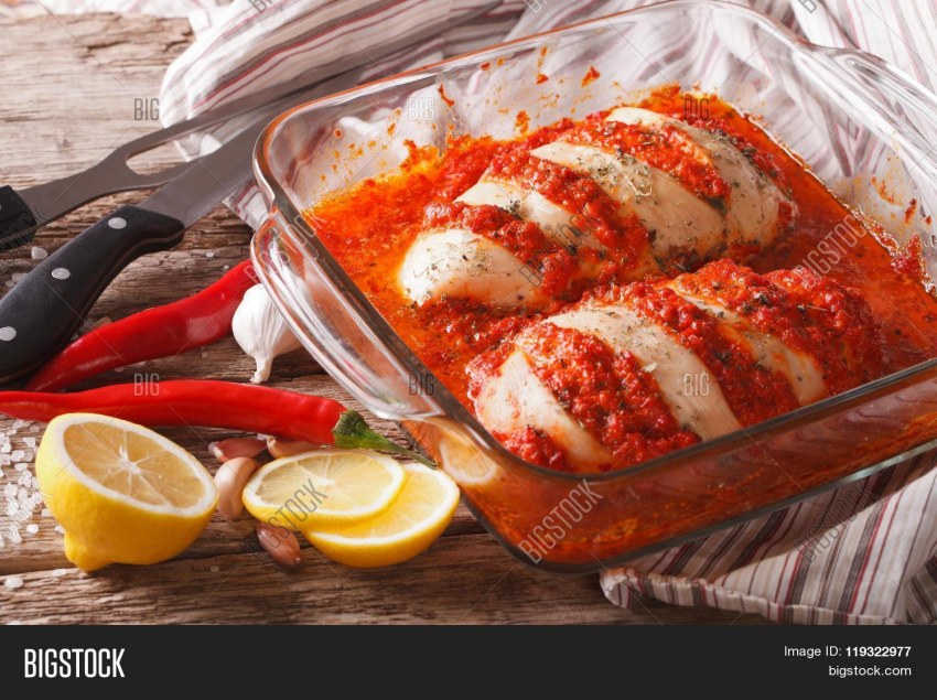 Куриное филе в томатном соусе