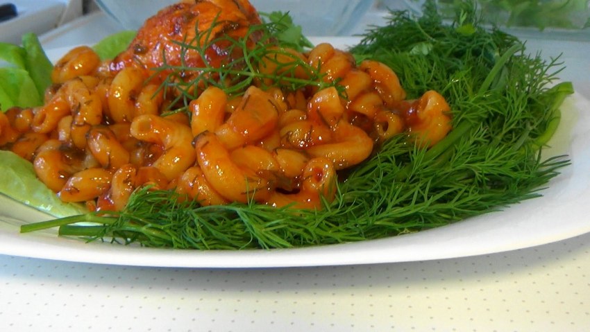 Паста с фасолью в томатном соусе с курицей