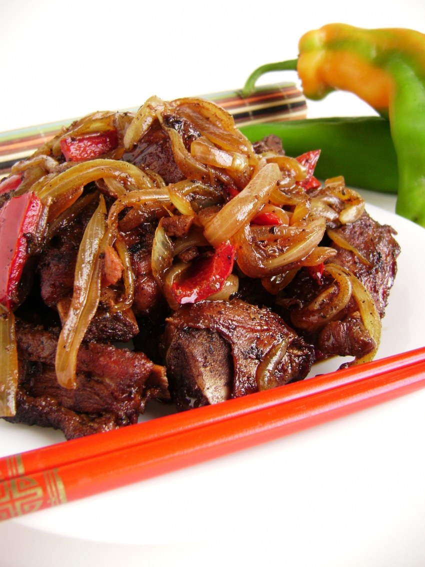 Ребрышки с луком