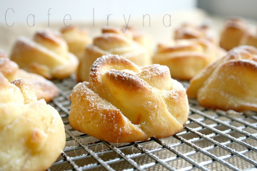 Рогалики с клубничным джемом