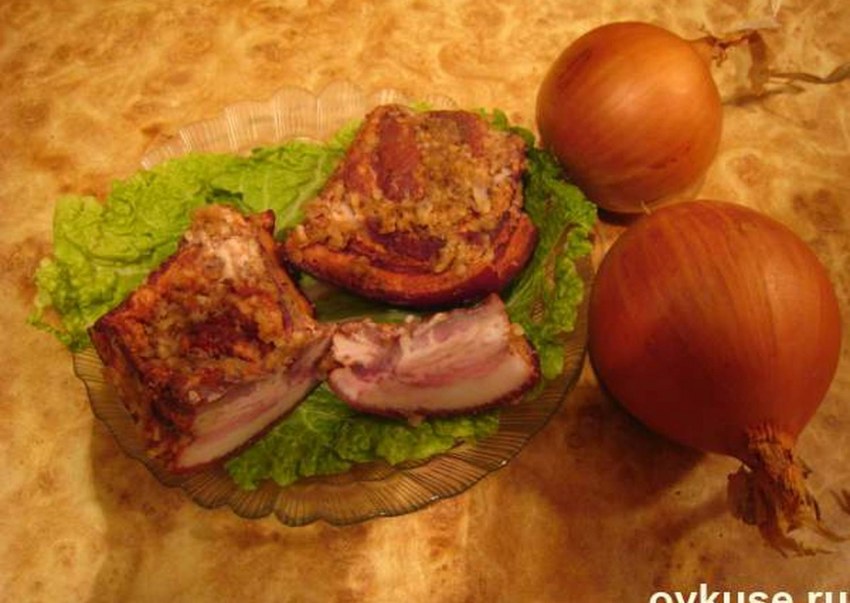Сало в луковой шелухе