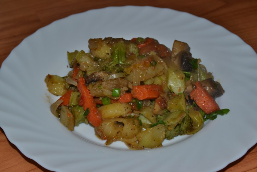 Овощное рагу с мясом и картошкой