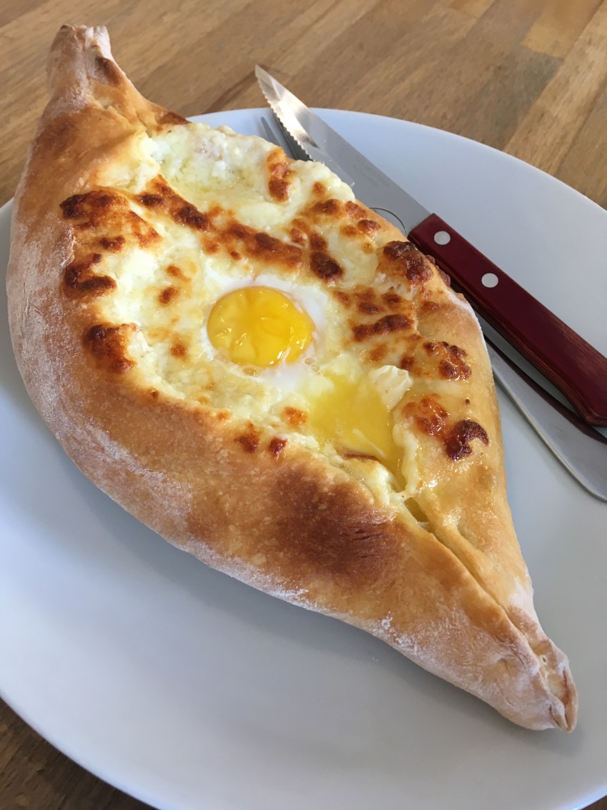 Грузинский хачапури по аджарски