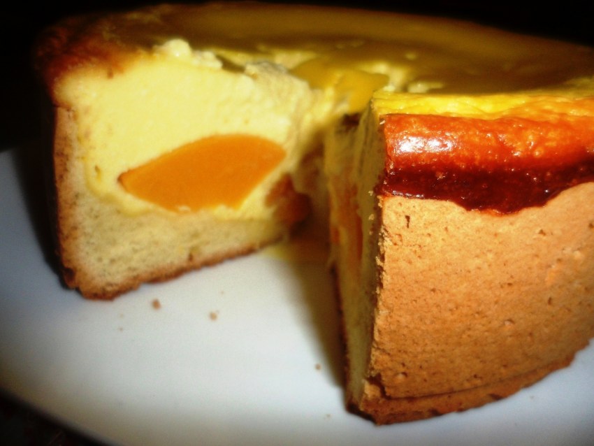 Выпечка с консервированными персиками
