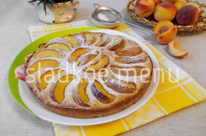 Открытый пирог с черникой из песочного теста