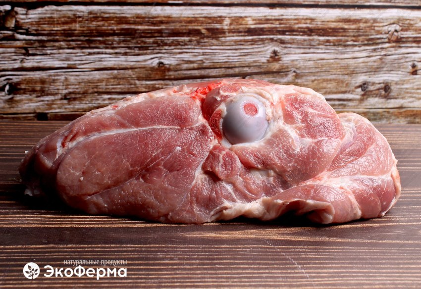 Кусок сырого мяса