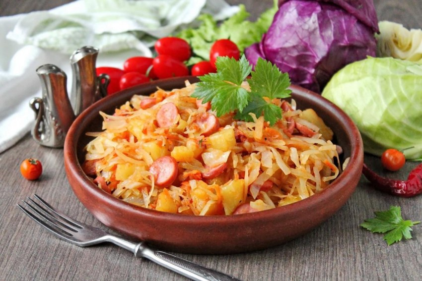 Капуста квашеная в кастрюле