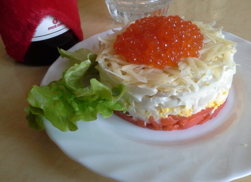 Салат с красной икрой