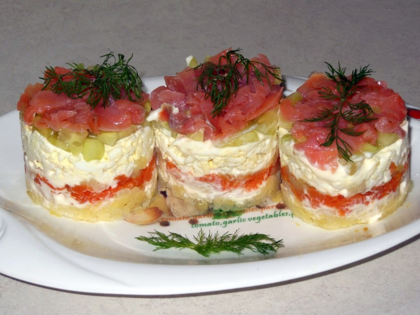 Морской салат (кальмар, креветки, осьминог, мидии)