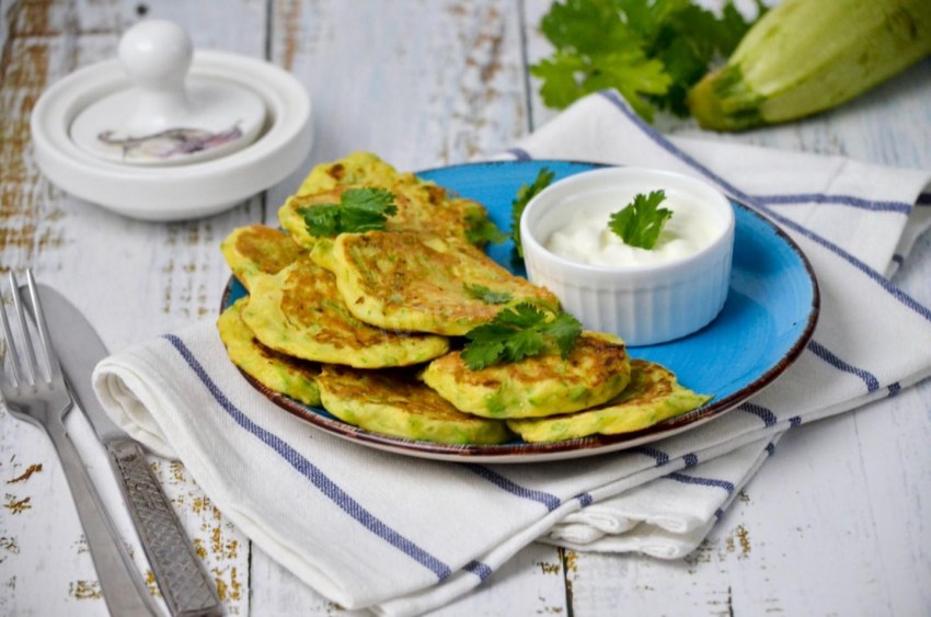 Куриные оладьи с кабачком и сыром