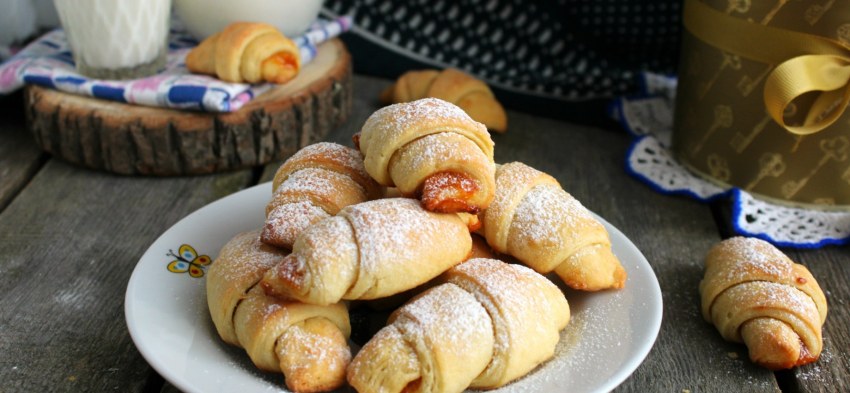Выпечка рулетики рогалики