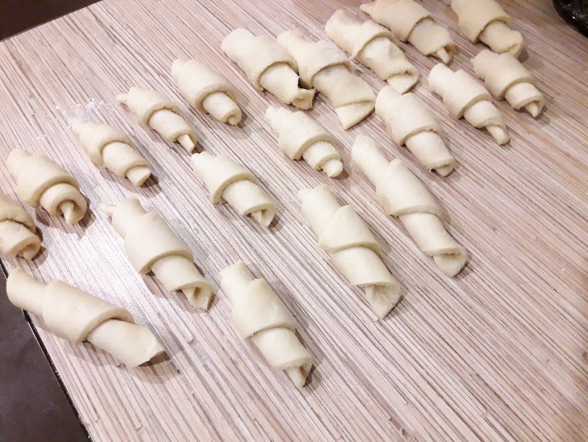 Рогалики с корицей и сахаром