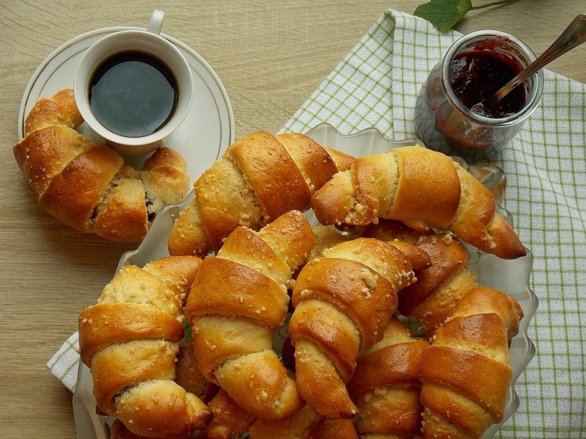 Печенье рогалики с курагой