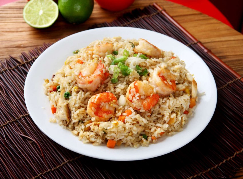 Fried Rice (с креветкой и яйцом)