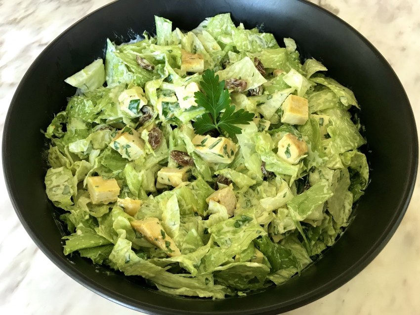 Салат с айсбергом и курицей