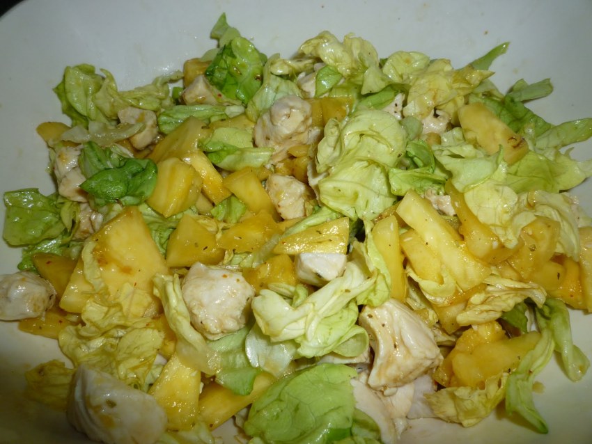 Салат из пекинской капусты с курицей и ананасом