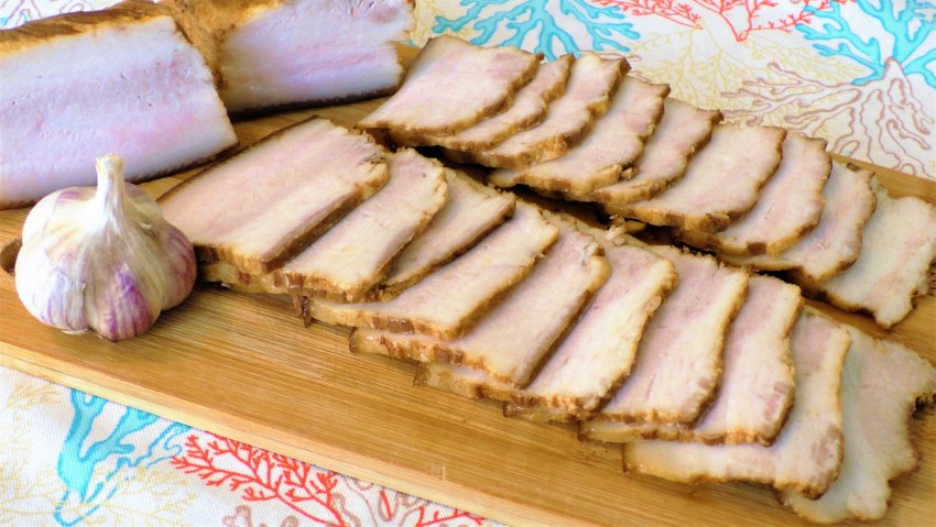 Сало с прослойкой мяса