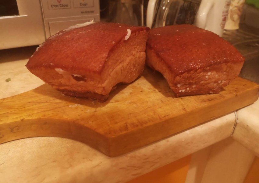 Сало в луковой шелухе