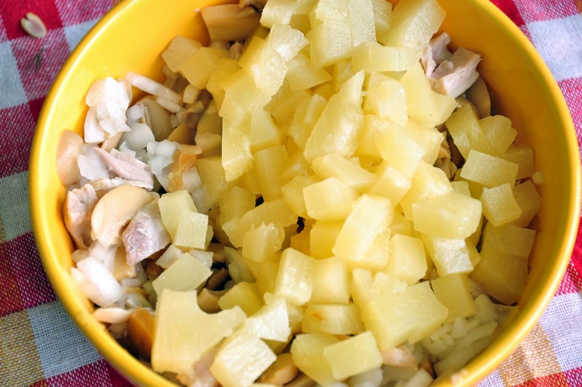 Салат курица ананас грибы сыр