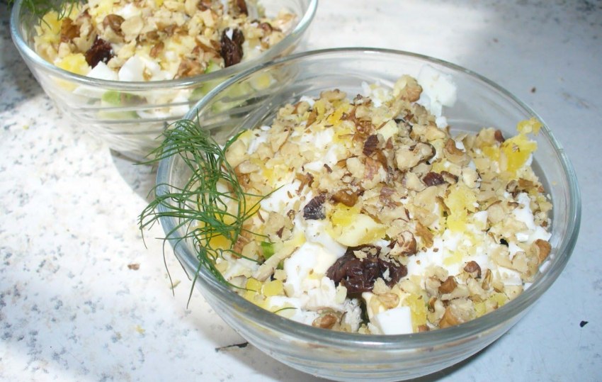 Салат с курицей черносливом и орехами