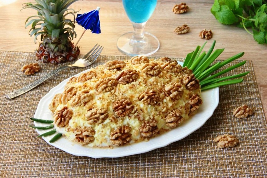 Салат с ананасом и курицей