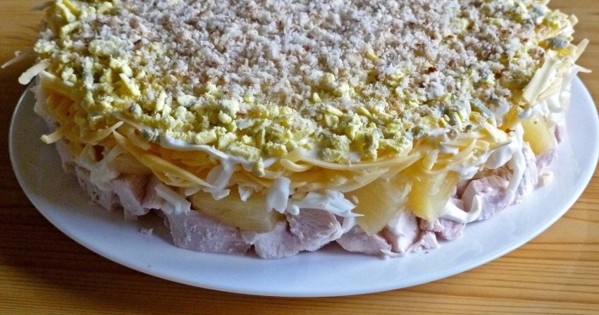 Салат Курочка Ряба с ананасом