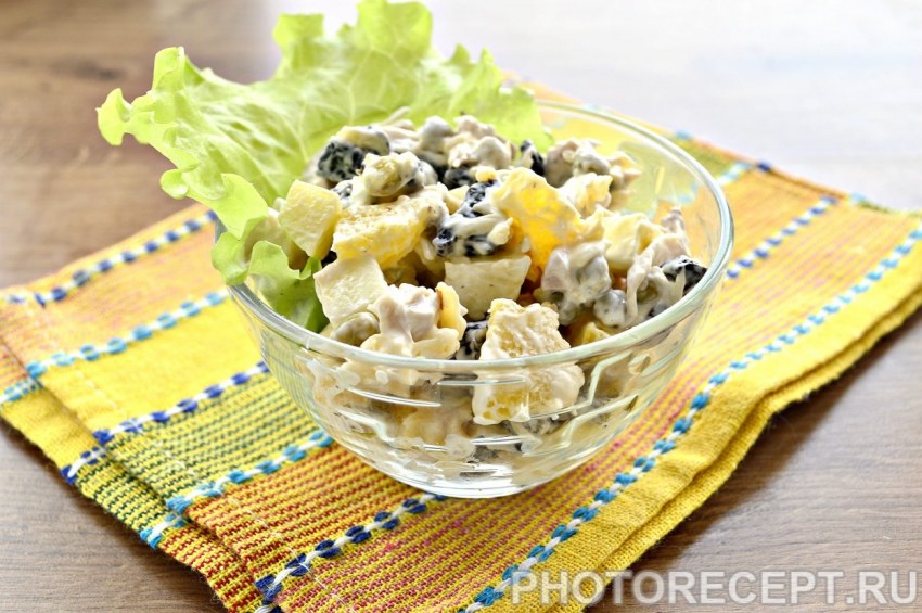 Салат с ананасом и курицей