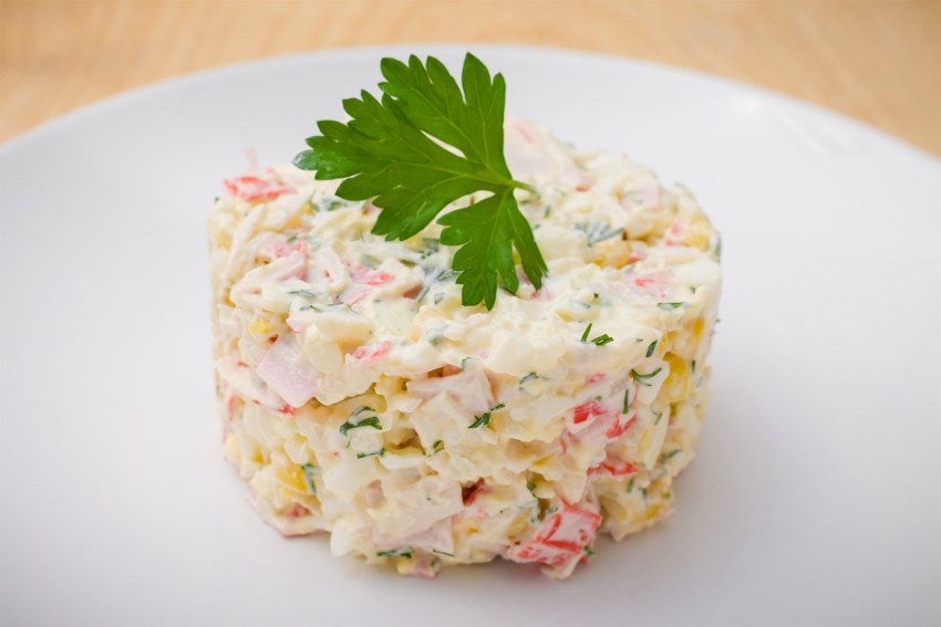 Крабовый салат с рисом