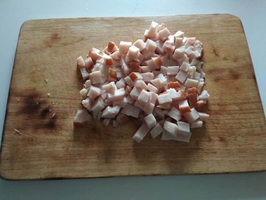 Салат с копчёной грудкой и сыром