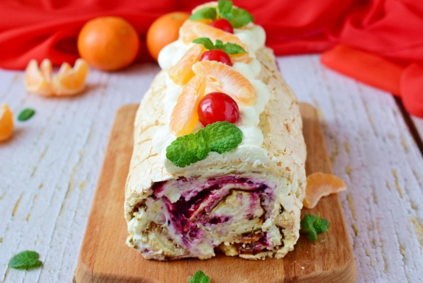 Рулет с клюквой и маскарпоне