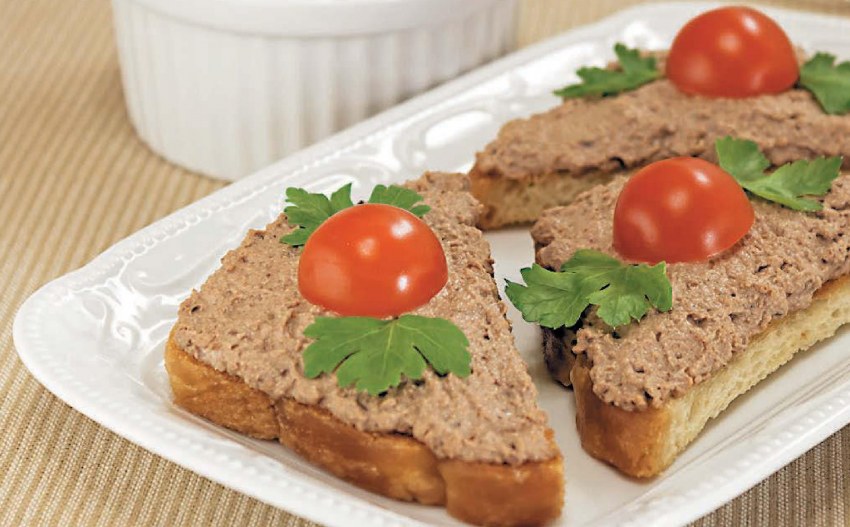 Канапе с перепелиными яйцами и помидорами черри