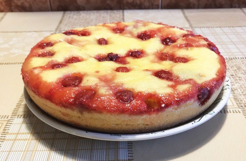 Шарлотка с яблоками в мультиварке