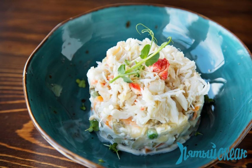 Салат с мясом Камчатского краба