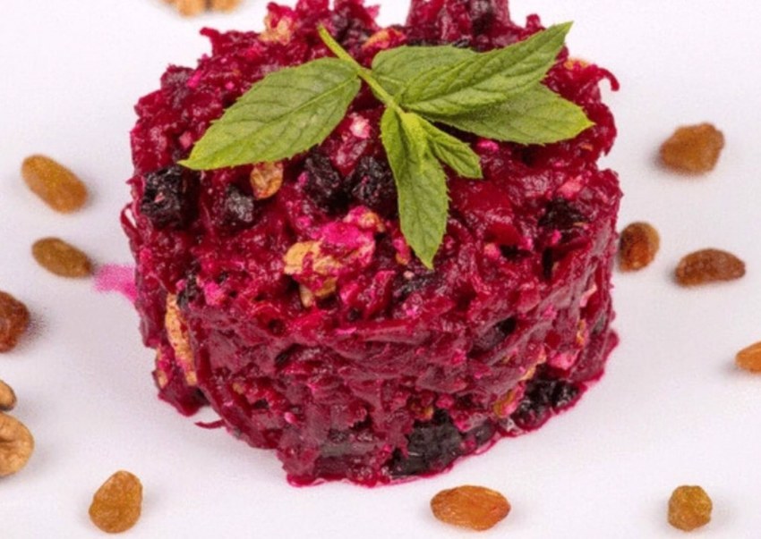 Свёкла с черносливом и кедровыми орешками