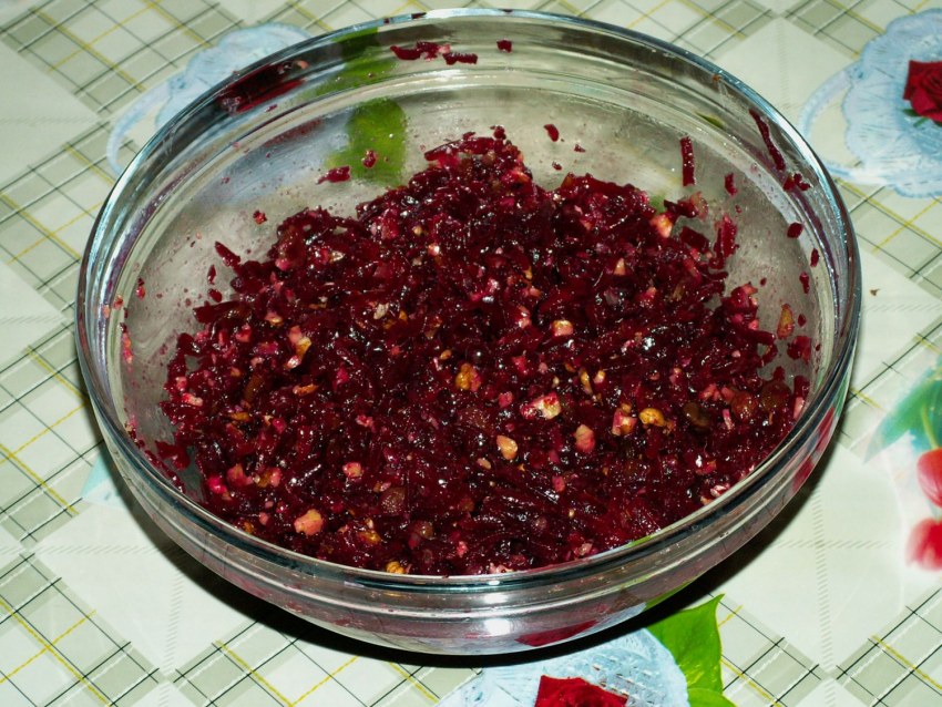 Свёкла с черносливом и маслом