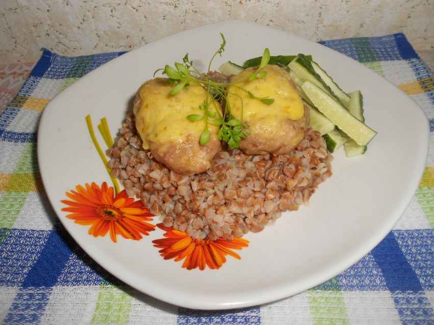 Рыбные котлеты с гречкой