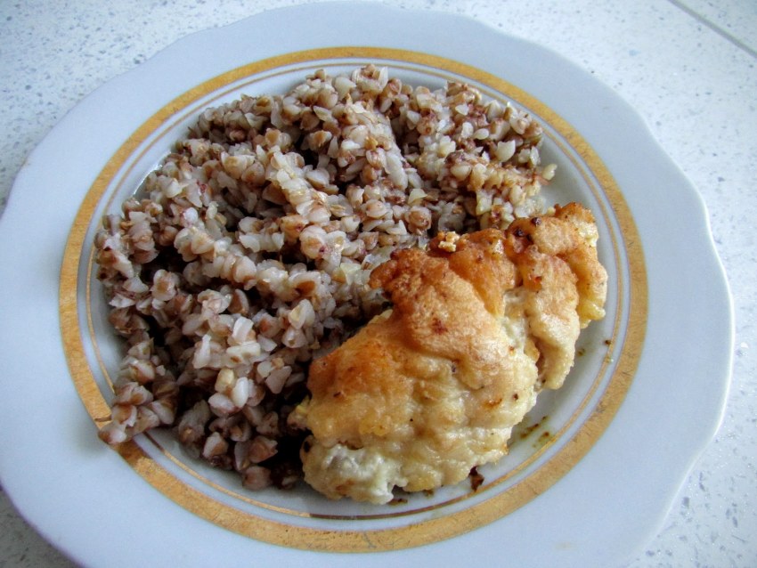 Гречка с рубленными куриными котлетами
