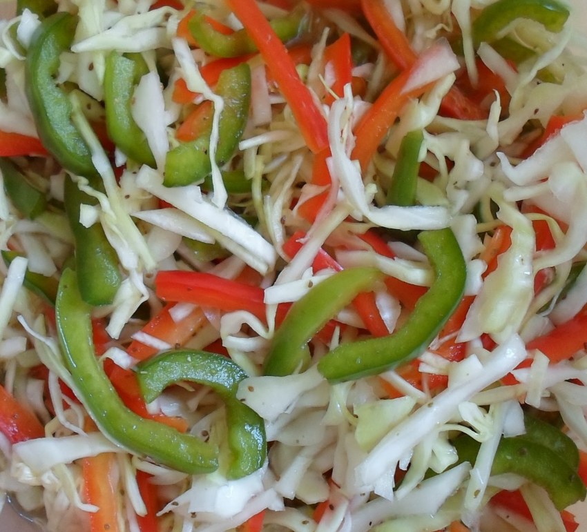 Салат из капусты с морковью и болгарским перцем