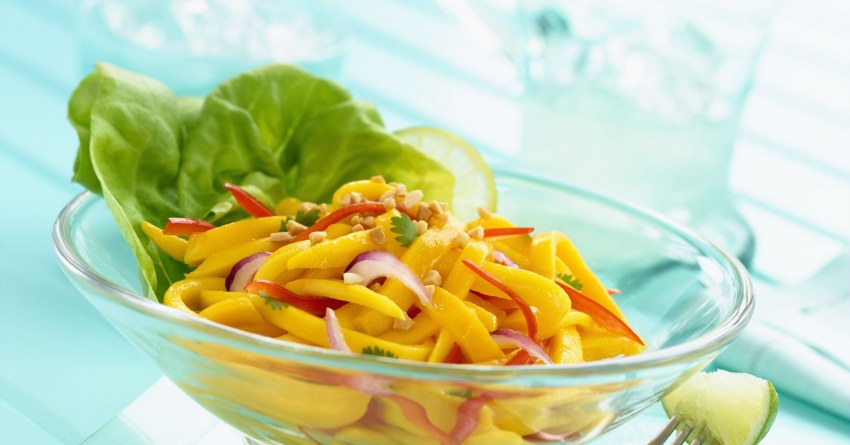 Салат овощной с яблоками и сладким перцем