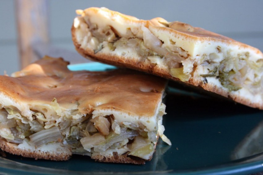 Пирог с куриным фаршем и капустой