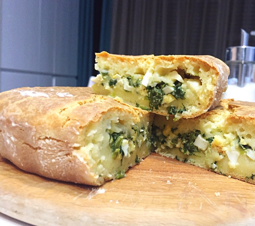Пирог с зеленым луком и яйцом