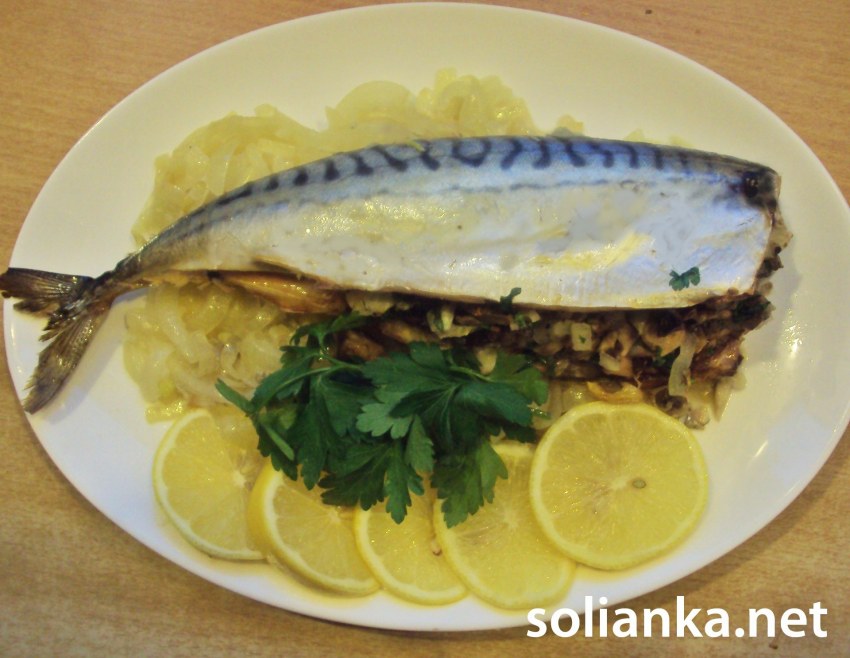 Фаршированная скумбрия зеленью