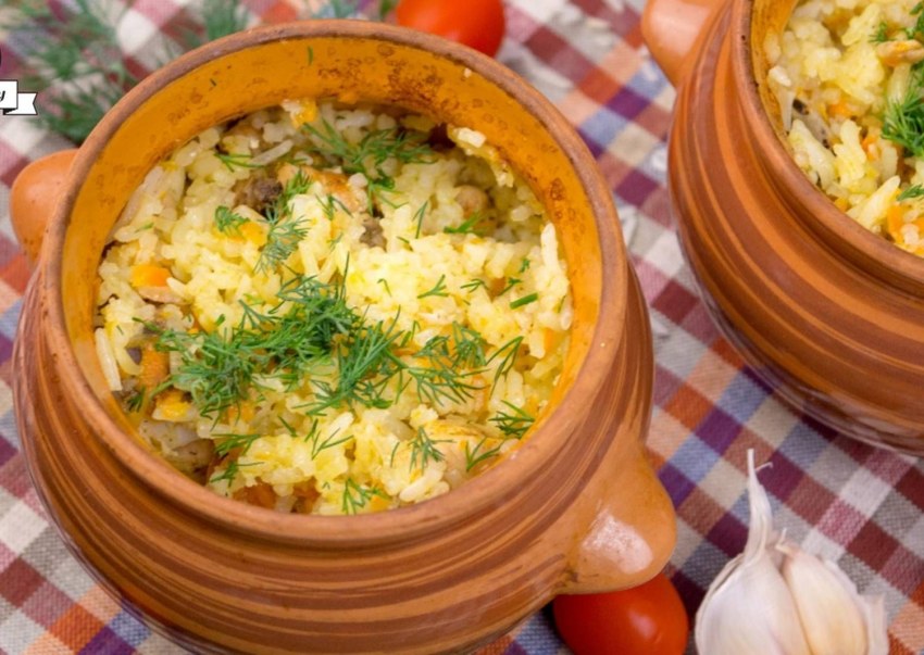 Рис с курицей в горшочке в духовке