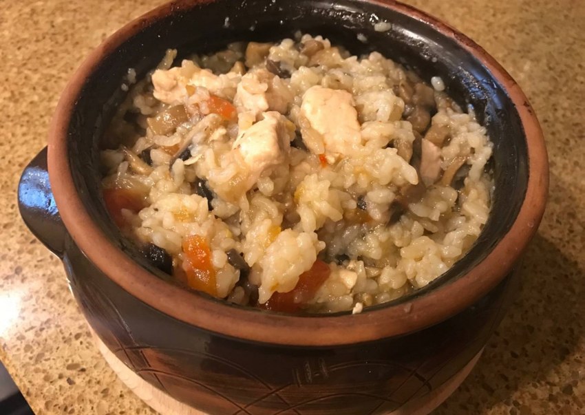 Рис с мясом в горшочках