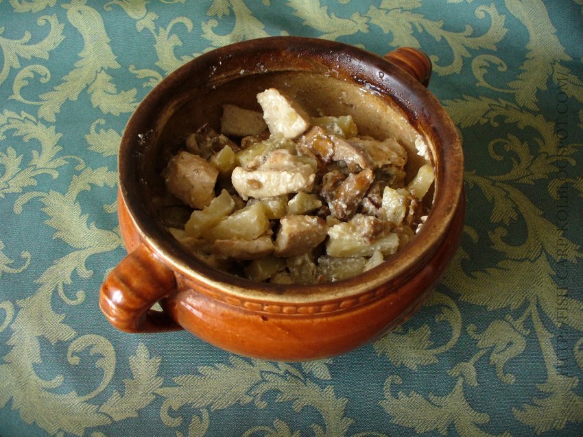 Мясо в горшочках в духовке