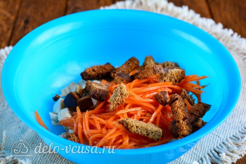 Салат с корейской морковью и колбасой