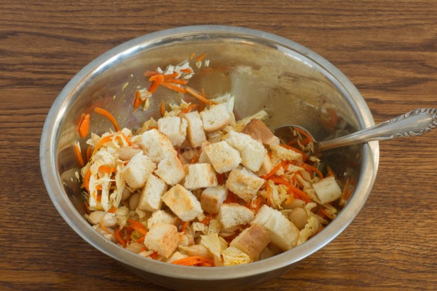 Салат с морковью по-корейски и копченой курицей